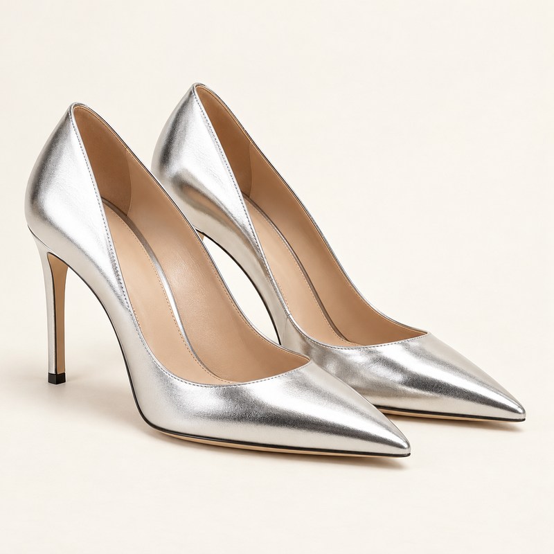 Gianni Metallic Nappa Pumps 90 mm — silver — AI-generated illustration